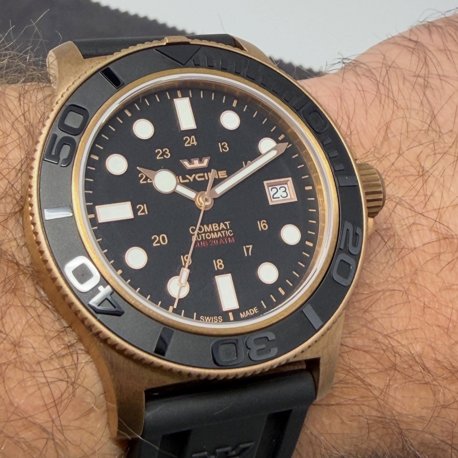 Glycine's wrist photograph of the black Combat Sub 42 Bronze Ceramic; not Holden's wrist