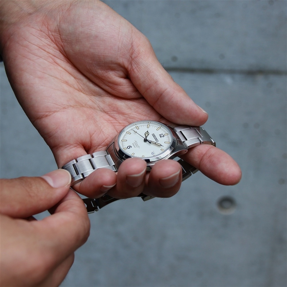 Official in-hand view showing the HZB002J case and steel bracelet